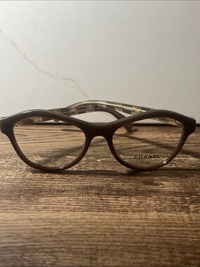 Authentic CHANEL taupe Frame 3291 c.1484 with lace details on temples